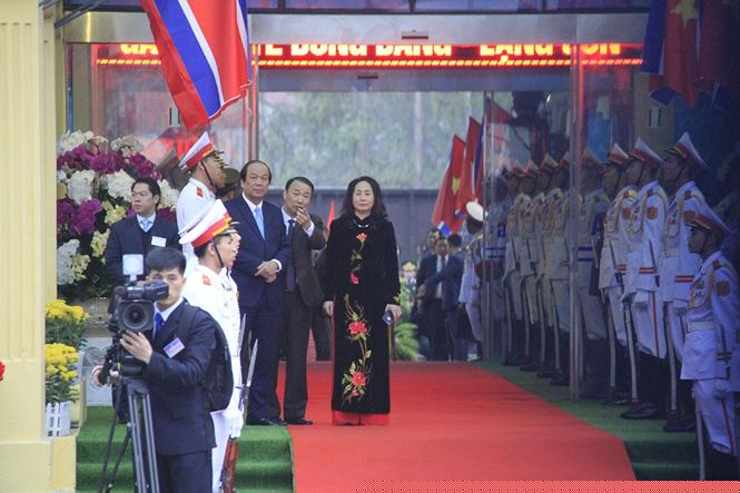 Bộ trưởng, Chủ nhiệm Văn phòng Chính phủ Mai Tiến Dũng xuất hiện tại ga Đồng Đăng từ khá sớm