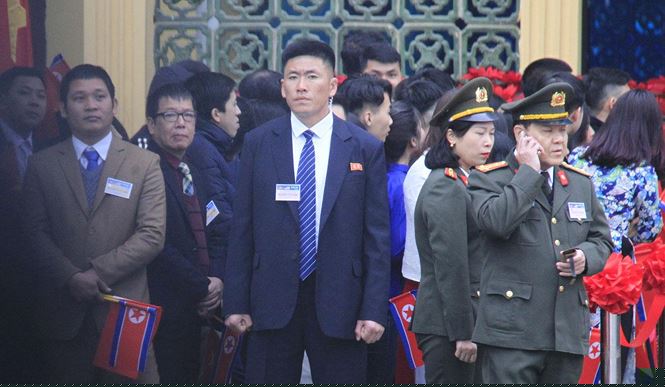 ... và rất nghiêm túc khi làm nhiệm vụ