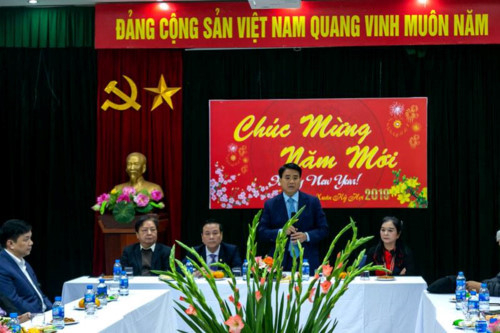 Chủ tịch UBND Thành phố Hà Nội trò chuyện đầu xuân với văn nghệ sĩ Thủ đô.