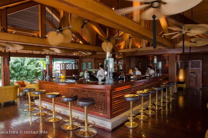 Khu bàn ăn và bàn phục vụ bars cực sang trọng tại Metropole Hà Nội (ảnh Metropole).