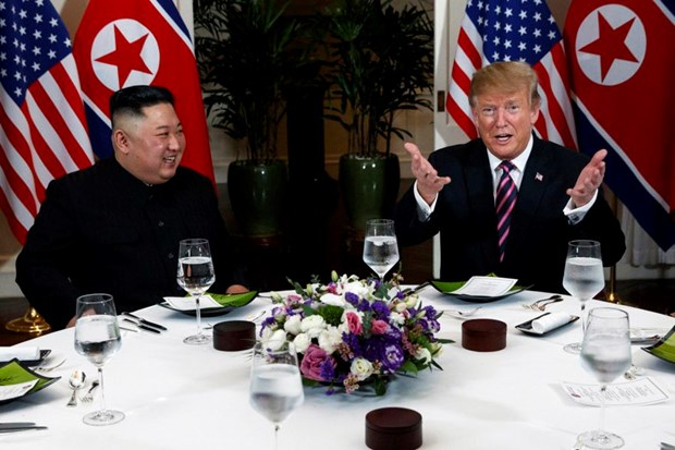 Hình ảnh ông Trump vui vẻ ăn tối với ông Kim vào tối 27/2 phần nào cho thấy mối quan hệ thân thiện giữa hai ông.