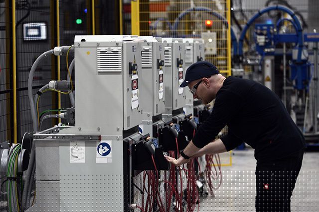 “Đột nhập” nhà máy VinFast trước ngày chạy thử - 11