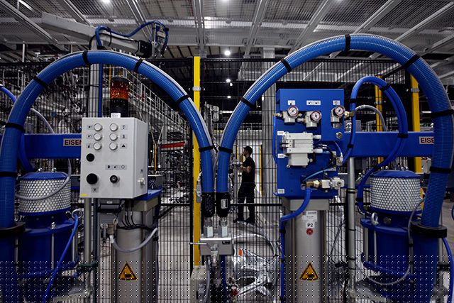 “Đột nhập” nhà máy VinFast trước ngày chạy thử - 13