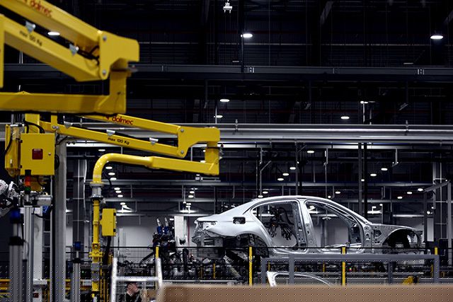 “Đột nhập” nhà máy VinFast trước ngày chạy thử - 17