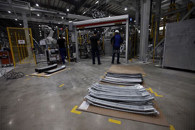 “Đột nhập” nhà máy VinFast trước ngày chạy thử - 23