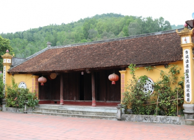 Khu nhà Tổ nơi lưu giữ các hiện vật quý giá như hoành phi câu đối, tượng thờ.