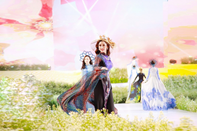 Hoa hậu Châu Á Thế giới truyền tải nét đẹp của tà áo dài