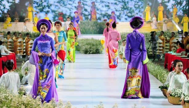 nhieu thiet ke ao dai dac sac trong dem khai mac le hoi ao dai 2019