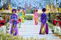 nhieu thiet ke ao dai dac sac trong dem khai mac le hoi ao dai 2019