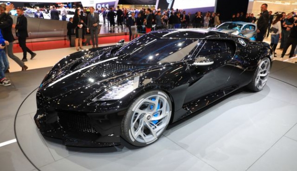 bugatti la voiture noire chi mot va duy nhat gia ky luc gan 19 trieu usd