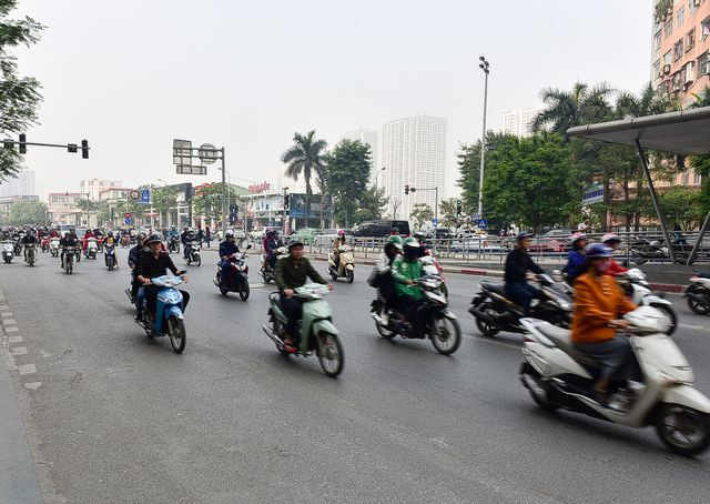 Ông Trần Tuyến, tài xế xe ôm công nghệ cho biết thường xuyên di chuyển trên tuyến đường Lê Văn Lương.