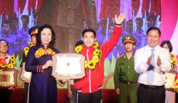 tuyen duong 352 guong thanh nien tien tien lam theo loi bac