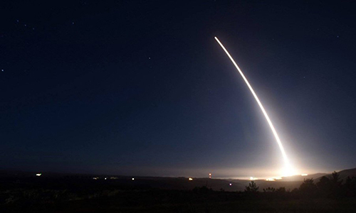 Mỹ phóng thử tên lửa đạn đạo xuyên lục địa Minuteman III tại căn cứ không quân Vandenberg, bang California tháng 2/2016. Ảnh: Reuters.