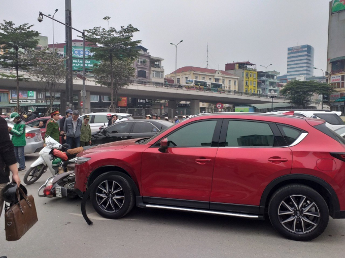 Hiện trường vụ tai nạn giao thông liên hoàn.