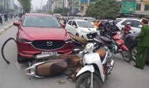 ha noi nu tai xe mazda cx5 tong lien hoan 3 xe may dang dung den do