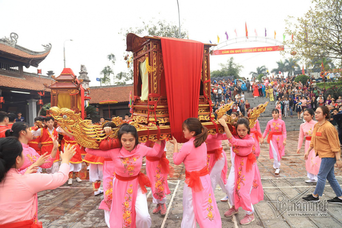 Hình ảnh tại lễ xoay kiệu. Ảnh Vietnamnet