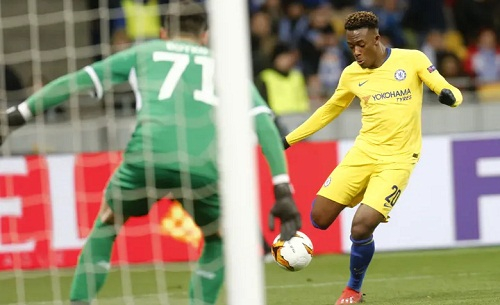 Hudson-Odoi ghi bàn ấn định chiến thắng 5-0 cho Chelsea. Ảnh: AP.