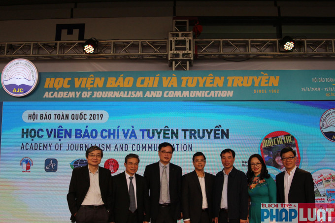 Gian trưng bày của Viện Báo chí, Học viện Báo chí và Tuyên truyền. Ảnh: Phạm Linh Chi.