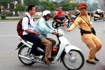 ha noi xu ly nghiem lai xe may khong doi mu bao hiem