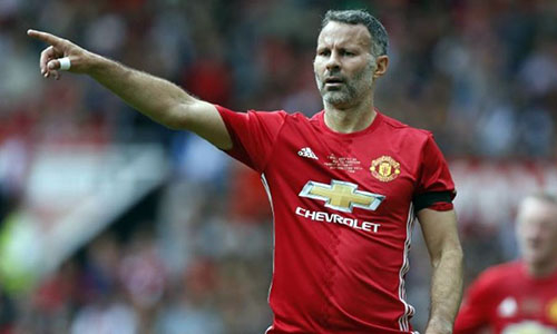 giggs ibrahimovic ra ve hieu man utd hon the he 1992