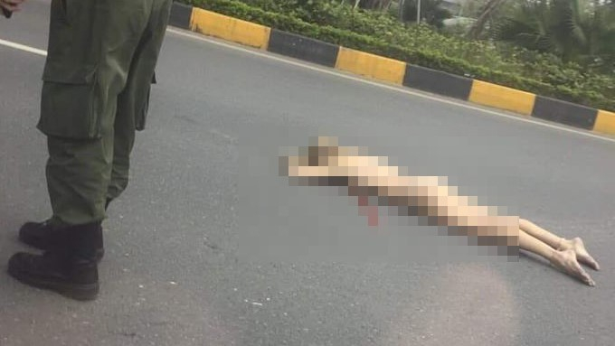 Cô gái ngoại quốc rơi từ cầu vượt gần sân bay Nội Bài xuống đường