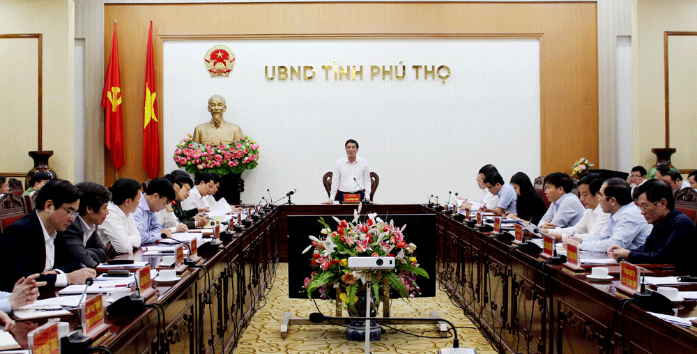 Bí thư Tỉnh ủy, Chủ tịch UBND tỉnh Bùi Minh Châu phát biểu chỉ đạo tại cuộc họp