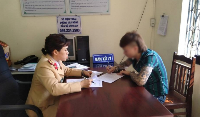 Dàn hàng chụp ảnh trên cao tốc, "Khá bảnh" bị tước bằng lái xe