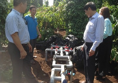 Mô hình tưới nước tiết kiệm của dự án VnSAT tại Đắk Lắk.