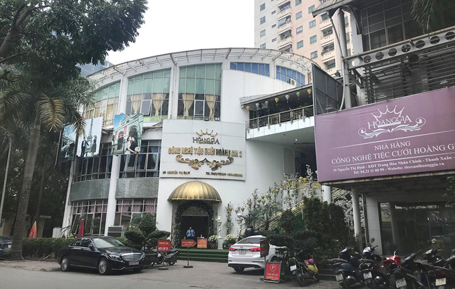 Một phần khu đất dự kiến xây dựng tòa nhà cao 18 tầng, 3 tầng hầm ở ven đường Nguyễn Thị Định đang được cho sử dụng làm nhà hàng tiệc cưới khác với chức năng Trung tâm dịch vụ thời trang cao cấp và hàng thủ công mỹ nghệ.