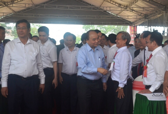 Thủ tướng Nguyễn Xuân Phúc thăm hỏi người dân