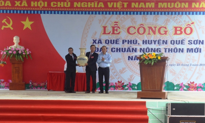 Thủ tướng Chính phủ tặng quà lưu niệm cho xã Quế Phú (Quế Sơn)