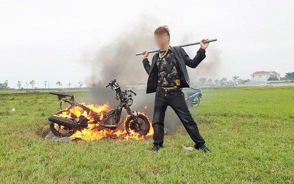 Công an Bắc Ninh điều tra về clip "Khá bảnh" đập phá, đốt xe