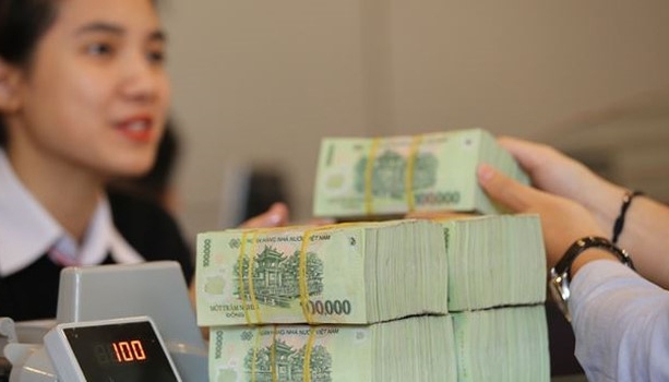 nhieu ngan hang tang lai suat tien gui de huy dong von