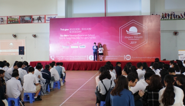 hon 200 hoc sinh sinh vien tham gia giai dau hanoi debate tournament 2019