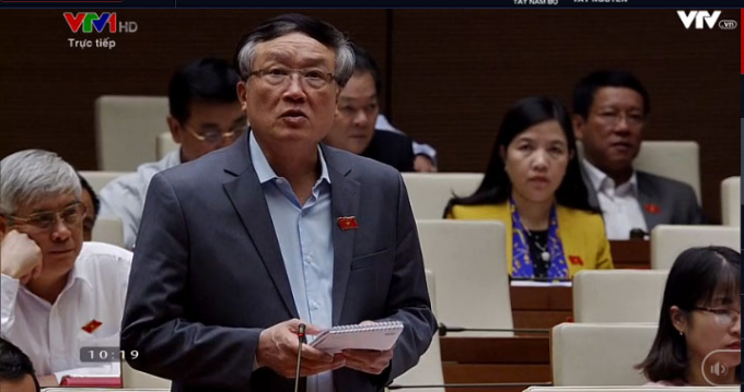 Chánh án Nguyễn Hòa Bình trả lời chất vấn của đại biểu tại phiên chất vấn sáng 01/11