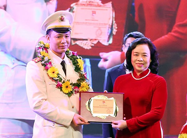 Đại úy Lê Thăng Bằng, gương mặt trẻ Thủ đô tiêu biểu năm 2017.