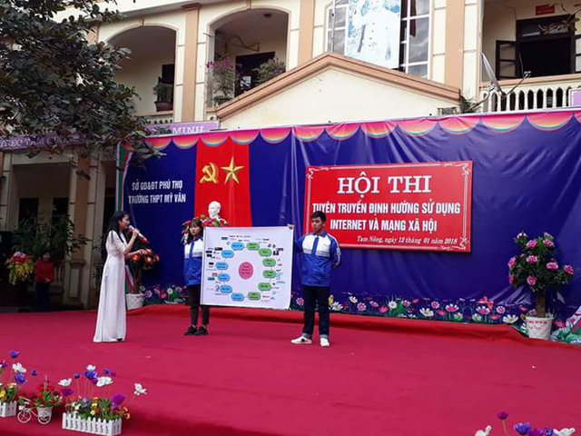 Em Phùng Thị Phương Thảo dự thi phần hùng biện trong Hội thi tuyên truyền định hướng internet và mạng xã hội
