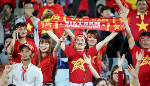 tinh yen bai to chuc xem chung ket aff cup tai quang truong 198