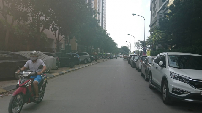 Nhiều ô tô gây cản trở giao thông