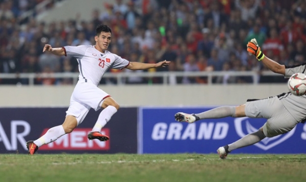 dt viet nam bi trieu tien cam hoa dang tiec