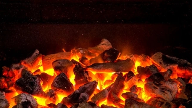 Nam thanh niên tổn thương não do đốt than hoa sưởi ấm