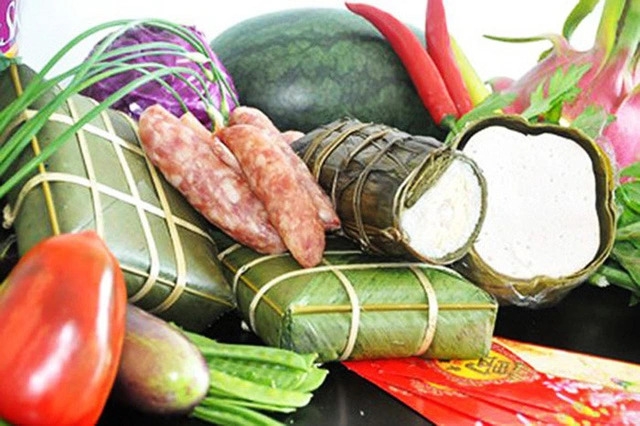 Tâm lý người nội trợ, ai cũng muốn cho mấy ngày tết no đủ và có nhiều thời gian đi chơi tết, vì vậy tích trữ nhiều thực phẩm trong những ngày tết là nhu cầu tất yếu của các bà nội trợ ở mỗi gia đình Việt.