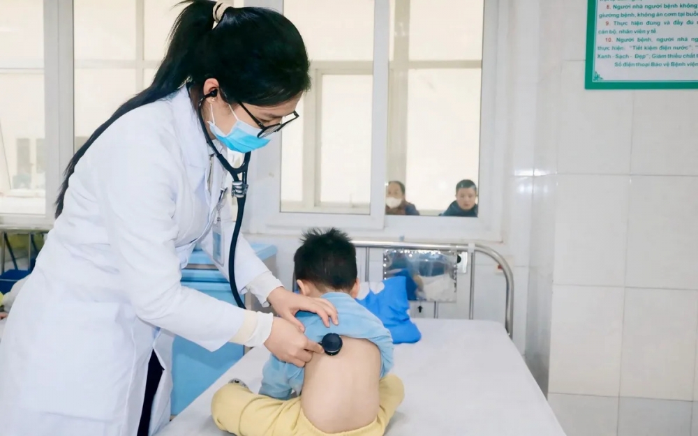 Được cấp cứu kịp thời, bệnh nhi tình trạng hai bệnh nhi ổn định dần