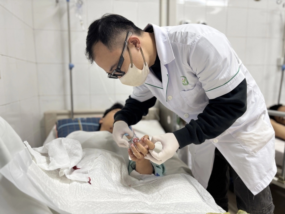 Nhiều ca cấp cứu do tai nạn pháo nổ