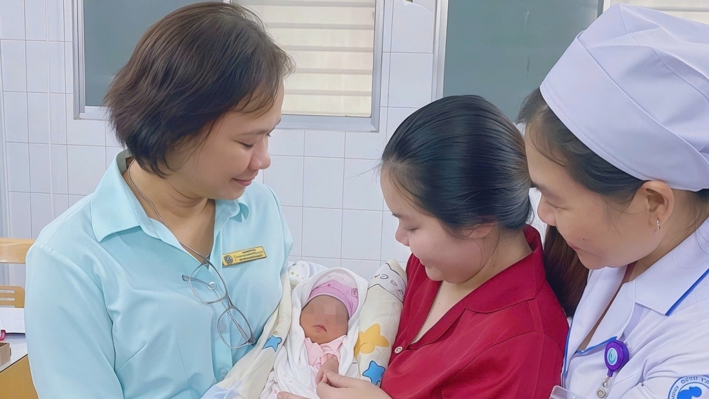 Kỳ tích trì hoãn sanh thai thứ 2 trong song thai của các bác sỹ Việt Nam