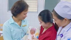 ky tich tri hoan sanh thai thu 2 trong song thai cua cac bac sy viet nam