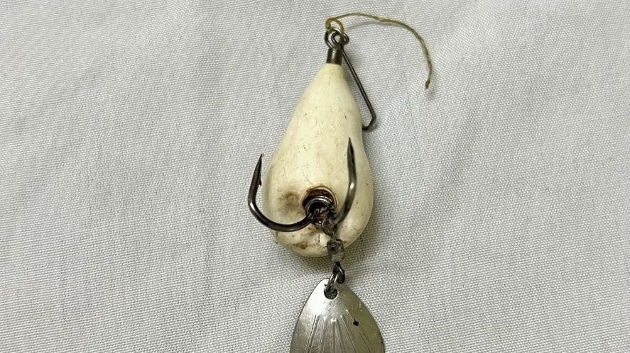 Nguy cơ mù mắt vì lưỡi câu