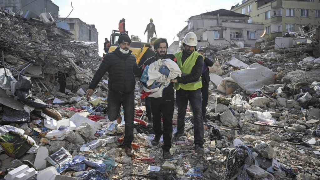 Ấm áp tình người trong thảm họa động đất ở Thổ Nhĩ Kỳ và Syria