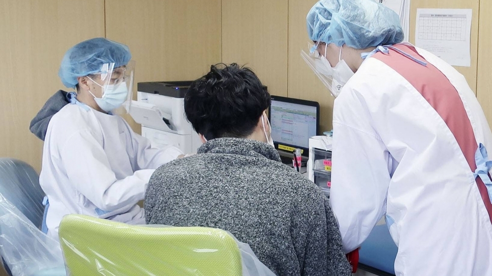 Nhật Bản ngừng trợ cấp chi phí điều trị COVID-19