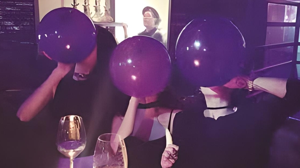 Nhiều bệnh nhân trẻ tuổi nhập viện do nghiện hút bóng cười